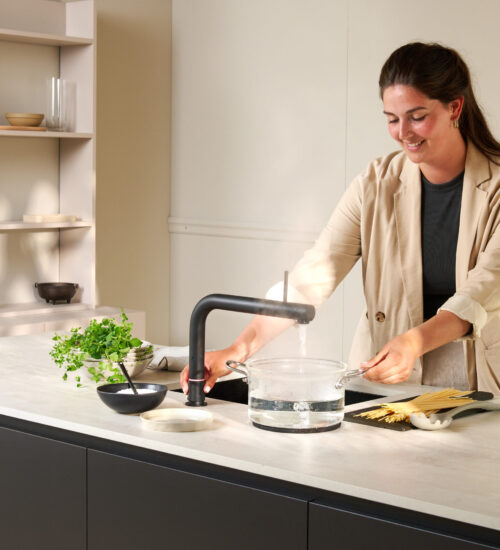 2541 FTBLK Front Black Beige Setting Rosalie Boiling Pasta 2 Portrait Voordelen Quooker kraan
